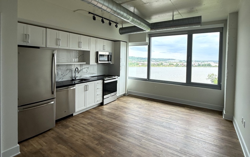 S4 - Studio floorplan layout with 1 bathroom and 417 square feet (Open Concept Living)